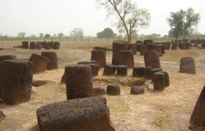 A Senegmbian Stone Circle at Wassu. Photo source: Wikimedia.   - See more at: http://www.ancient-origins.net/ancient-places-africa/incredible-senegambian-stone-circles-001661#sthash.cHrZpJin.dpuf