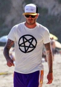 Hero of a nation, trendsetter and idol of millions of boys – David Beckham sports an upside down pentagram, symbol of the descent of man/woman into the abyss. Image source
